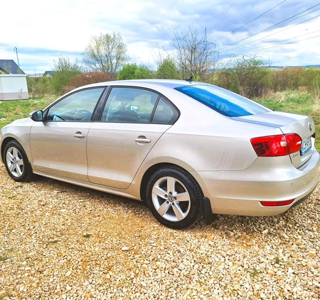 Volkswagen Jetta cena 29900 przebieg: 177777, rok produkcji 2012 z Trzebinia małe 211